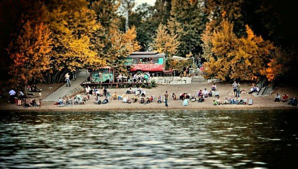 Édes élet a Duna-parton -ez a Fellini Római Kultúrbisztró