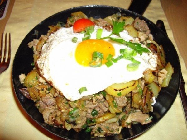 A Gröstl nem éppen diétás, de nagyon finom