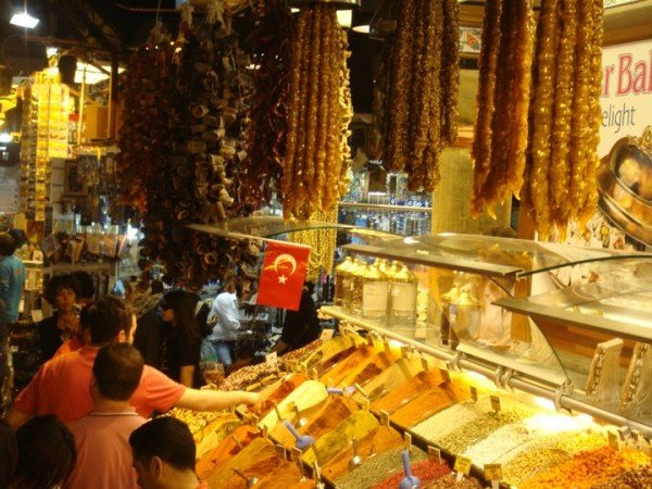 A sáfránytól a curry-ig minden kapható a Fűszerbazárban