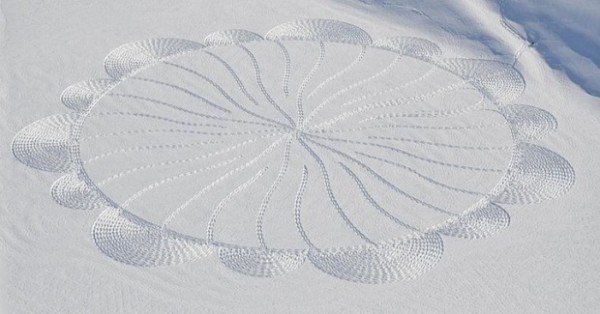 man-creates-art-by-walking-in-the-snow-12-620x325