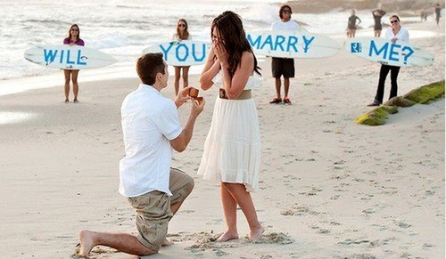proposing-boy-girl-will-you-marry-me-beach_large