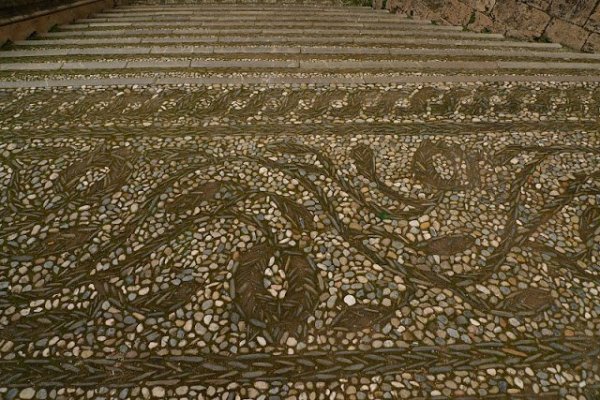 Pebble mosaic stairs_alhambra