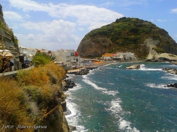Ischia egy festői városkája Sant' Angelo