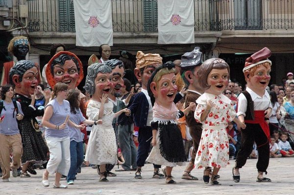 giants and big heads