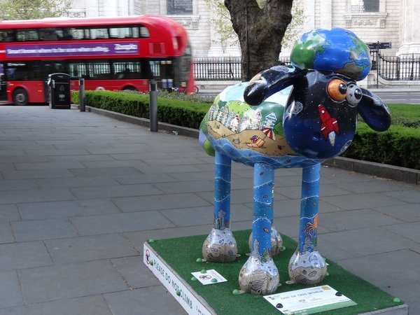 Őt a Szent Pál székesegyház előtt csíptem el