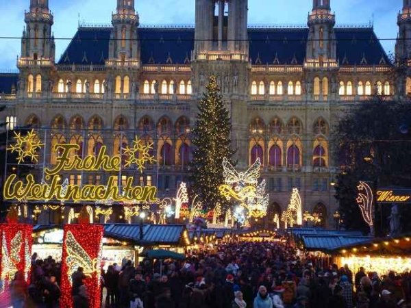 christkindlmarkt-rathausplatz